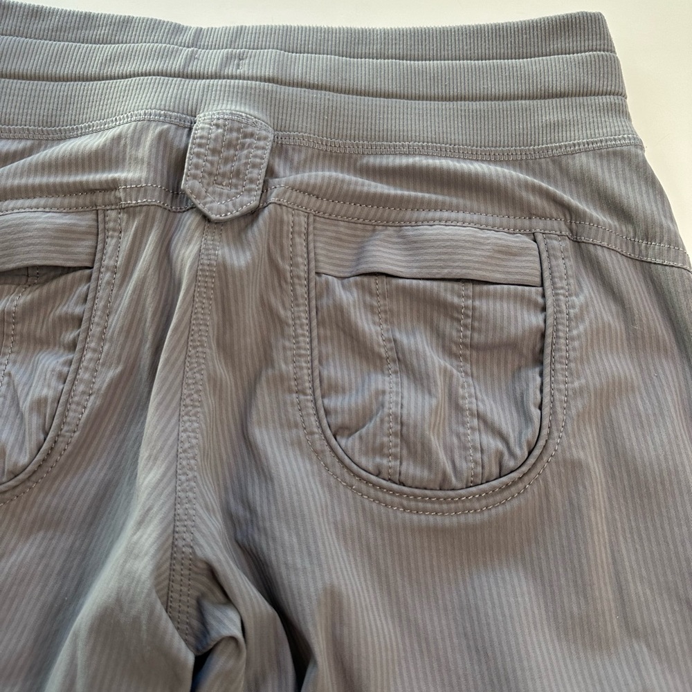 Lululemon Yoga Camp Crop Cargo Pants Fossil Gray Women’s Size 4 - Picture 10 of 16